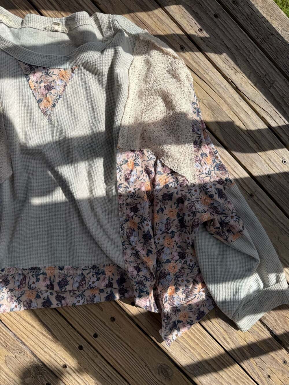 POL Mixed Media Waffle Knit Floral Lace Top Size L - Picture 7 of 7